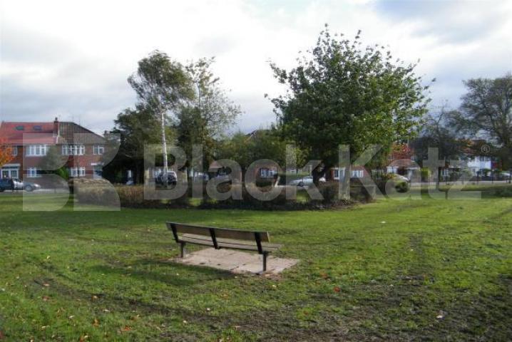 			NEW INSTRUCTION, 4 Bedroom, 1 bath, 1 reception House			 Friars Gardens, Acton